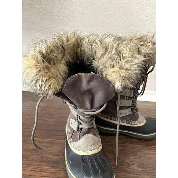 Sorel Joan of Arctic waterproof snow boot w/ faux fur trim, rubber sole, sz 5.5 - Picture 3 of 8